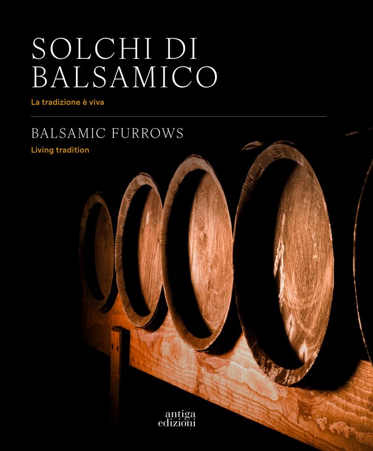 Copertina del libro «Solchi di balsamico — La tradizione è viva», Grafiche Antiga